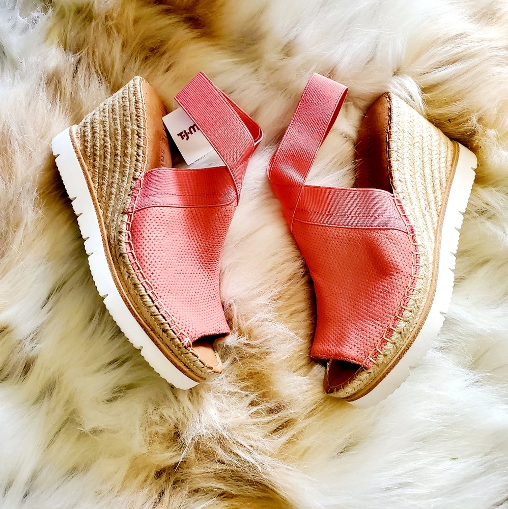 Gentle Souls by Kenneth Cole Crista Wedge Sandals - Picture 2 of 6